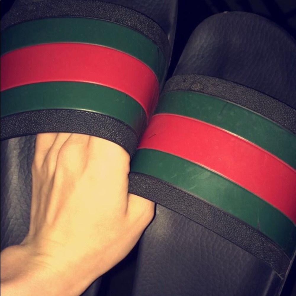 Gucci flip flops 9/10